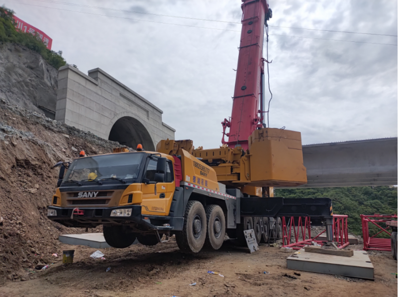 吊車(chē)奔馳發(fā)動(dòng)機(jī)機(jī)油尺管冒機(jī)油怎么辦？